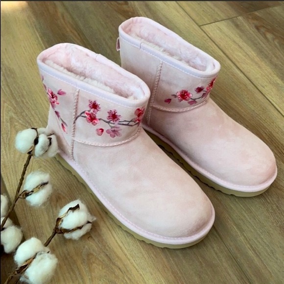 🍃🔆UGGS- CLASSIC MINI BLOSSOM🔆🍃 - Picture 7 of 14